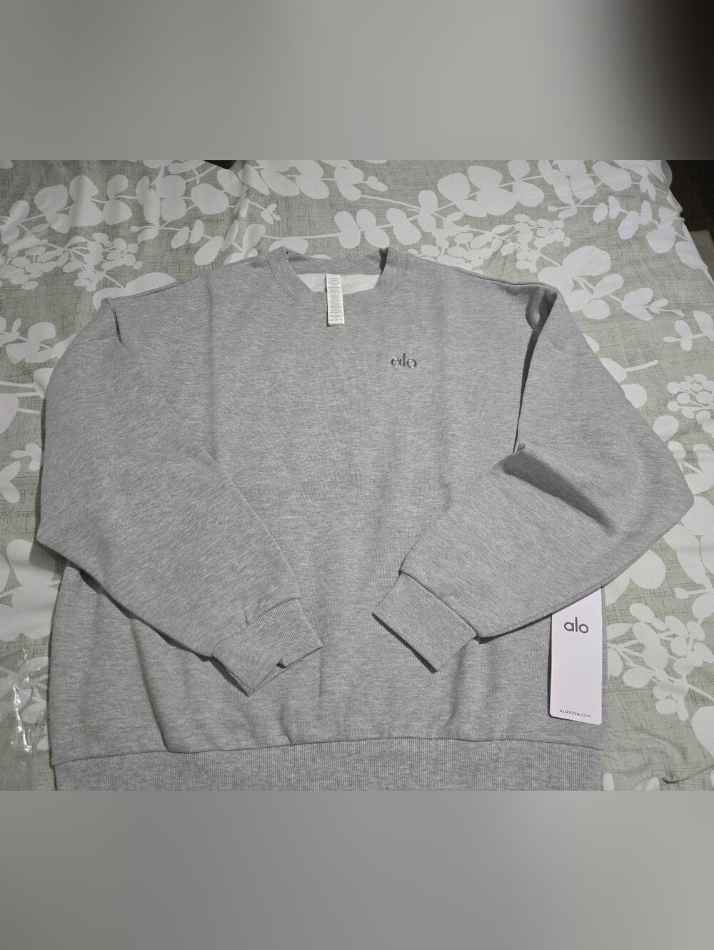 ALO Yoga Accolade Crewneck Sweatshirt - Light Heather Gray